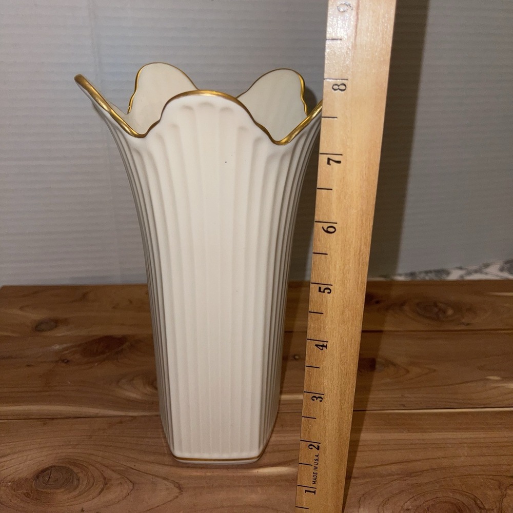 LENOX Meridian Collection Gold Trim 7 3/4" Vase BEAUTIFUL! - Picture 3 of 6